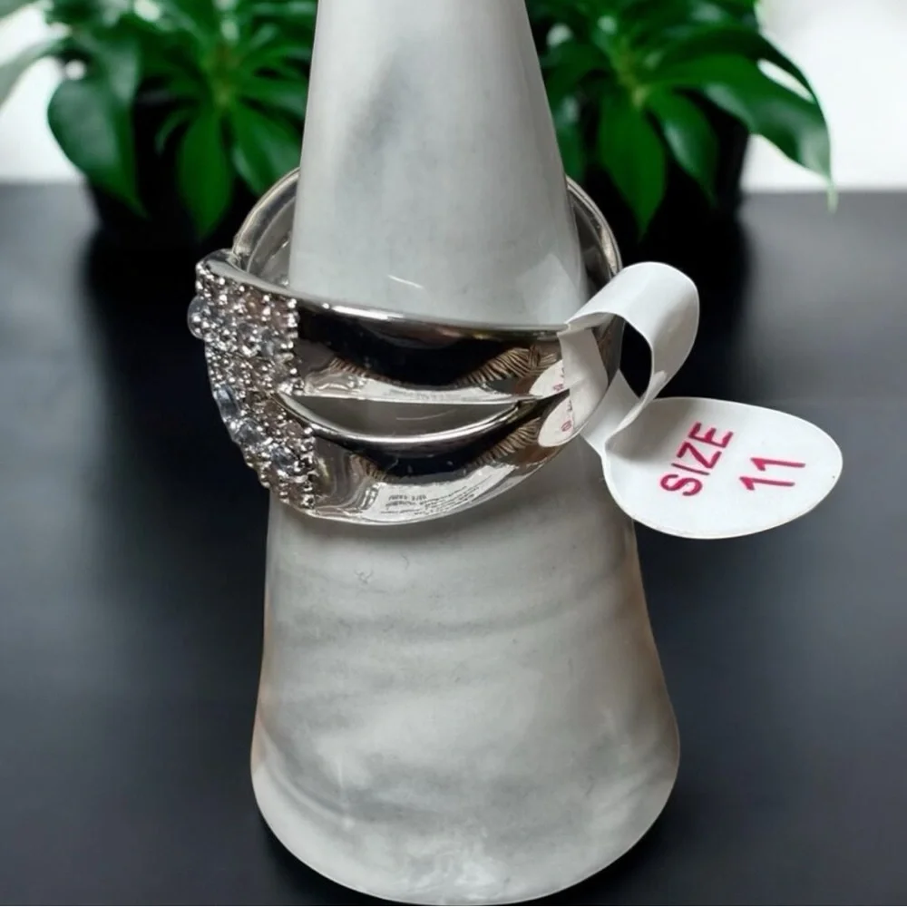 🩷🆕🩷Bomb Party Ring "All I Heart About"
Aquamarine Spinel Rhodium Silver Size 11 - Picture 3 of 5